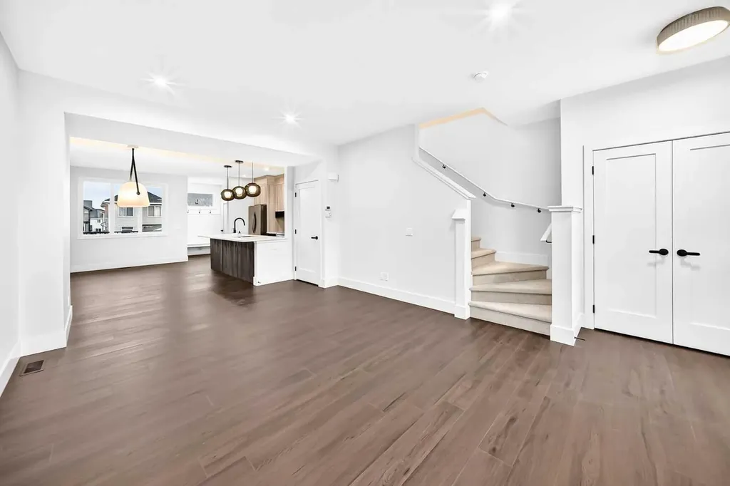 2445 Creeker Airdrie AB T4B 5Z7