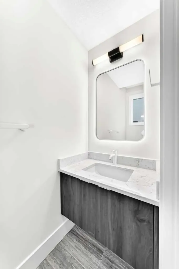 2445 Creeker Airdrie AB T4B 5Z7