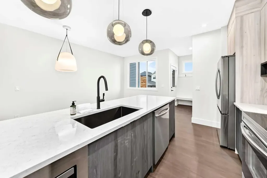 2445 Creeker Lane Airdrie AB T4B 5Z7