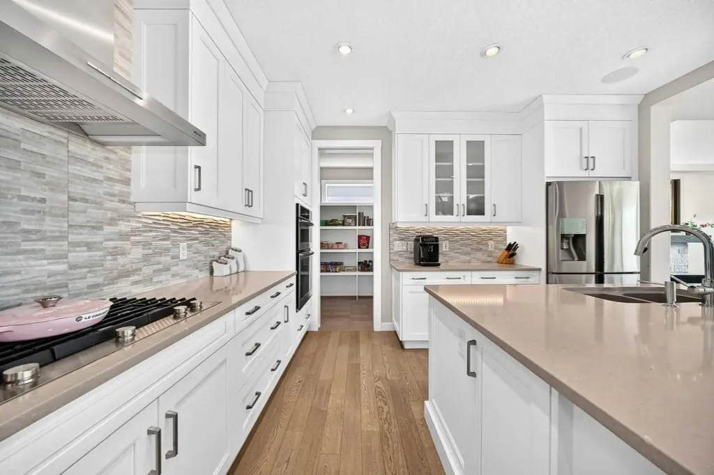 33 Aspen Summit Circle SW Calgary AB T3H 0Z7