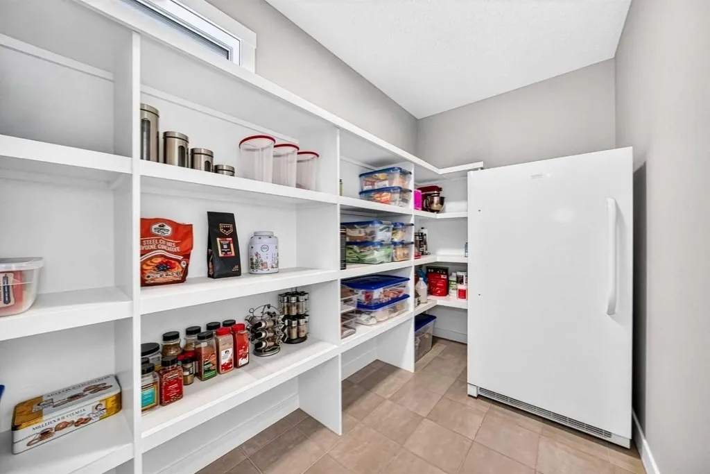 33 Aspen Summit Circle SW Calgary AB T3H 0Z7