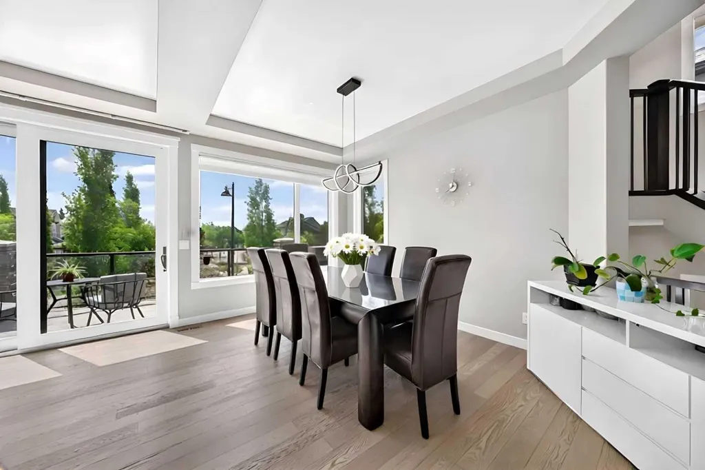 33 Aspen Summit Circle SW Calgary AB T3H 0Z7