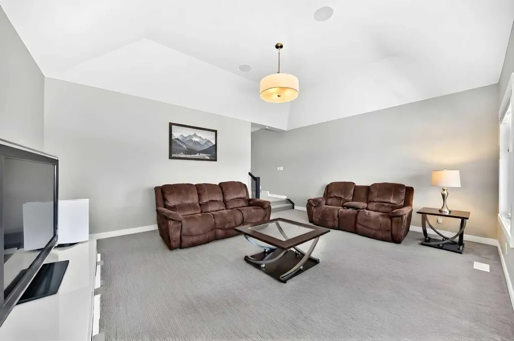 33 Aspen Summit Circle SW Calgary AB T3H 0Z7