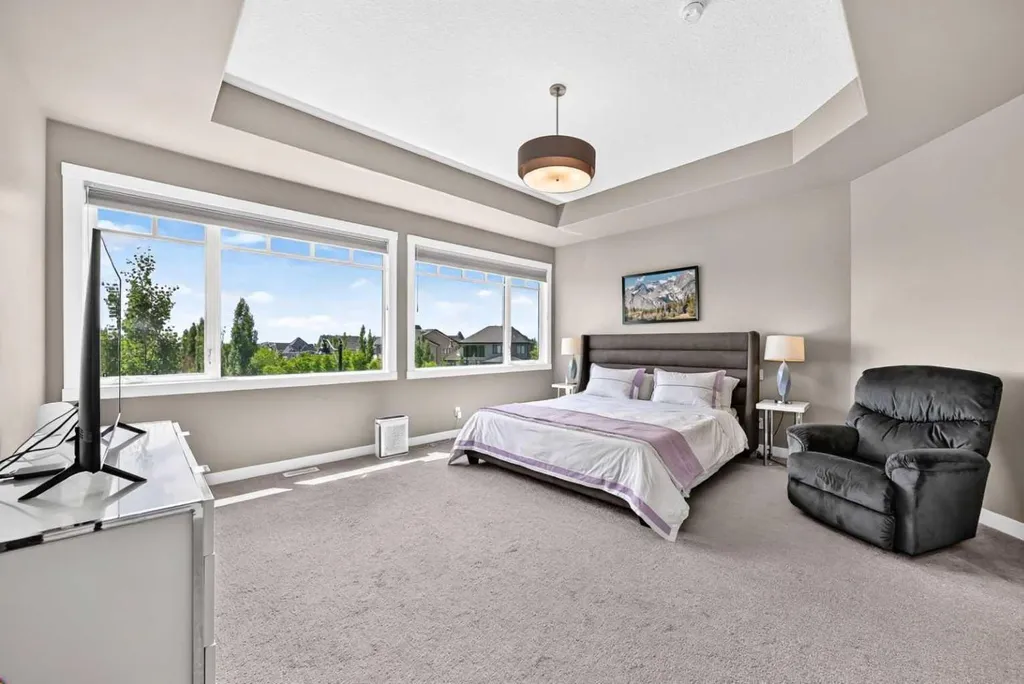 33 Aspen Summit Circle SW Calgary AB T3H 0Z7