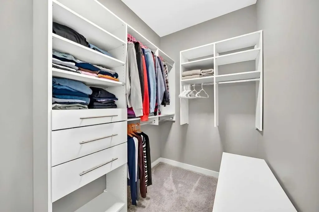 33 Aspen Summit Circle SW Calgary AB T3H 0Z7