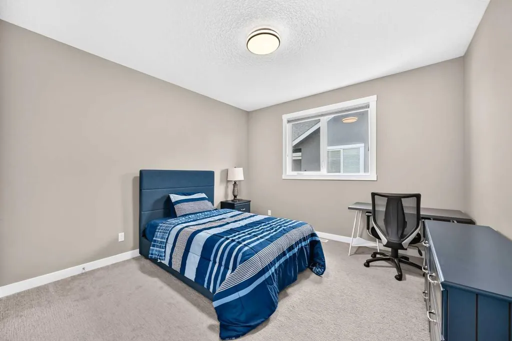 33 Aspen Summit Circle SW Calgary AB T3H 0Z7