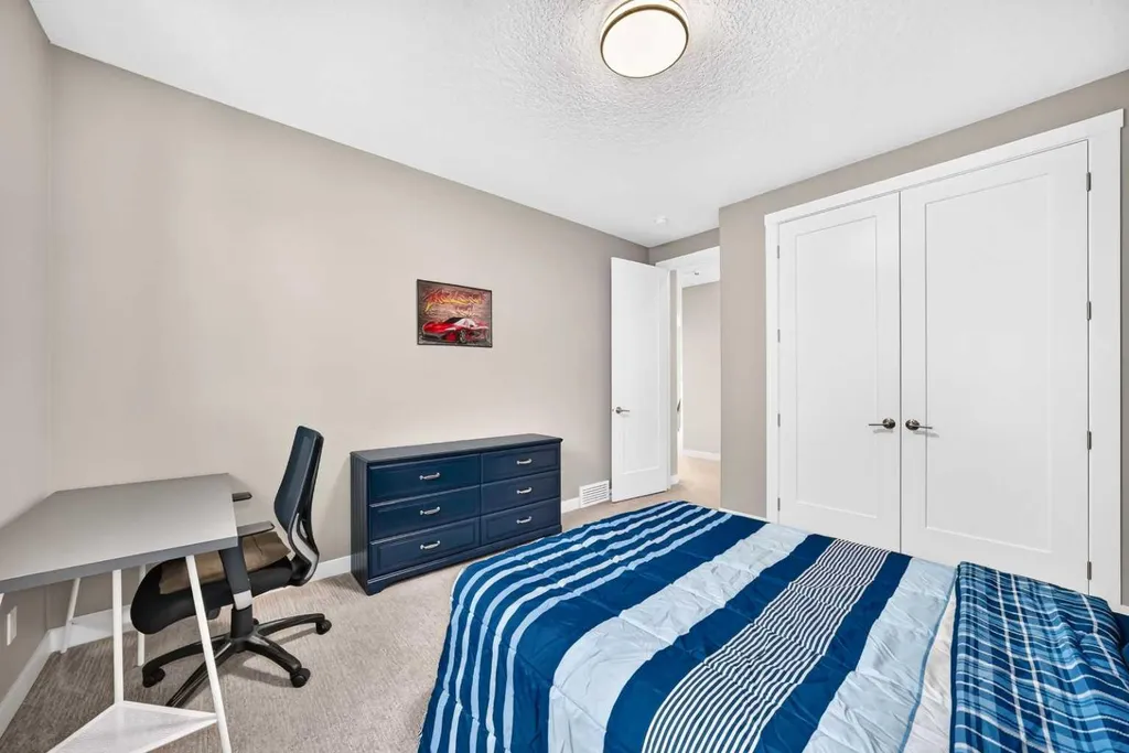 33 Aspen Summit Circle SW Calgary AB T3H 0Z7