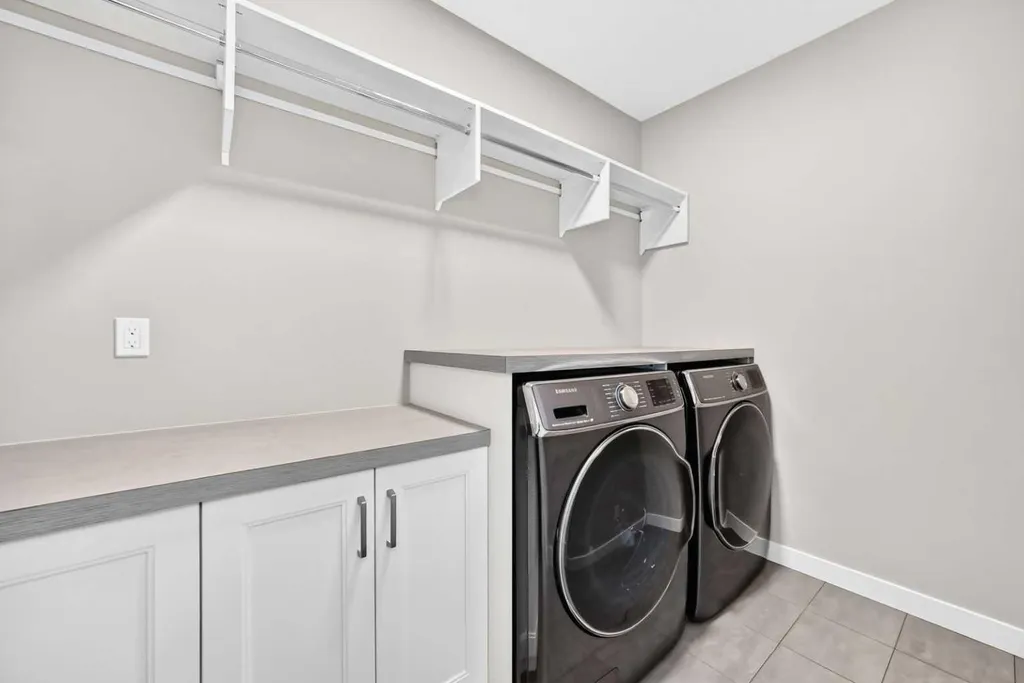 33 Aspen Summit Circle SW Calgary AB T3H 0Z7