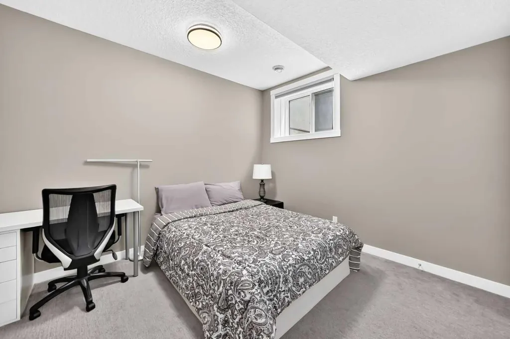 33 Aspen Summit Circle SW Calgary AB T3H 0Z7