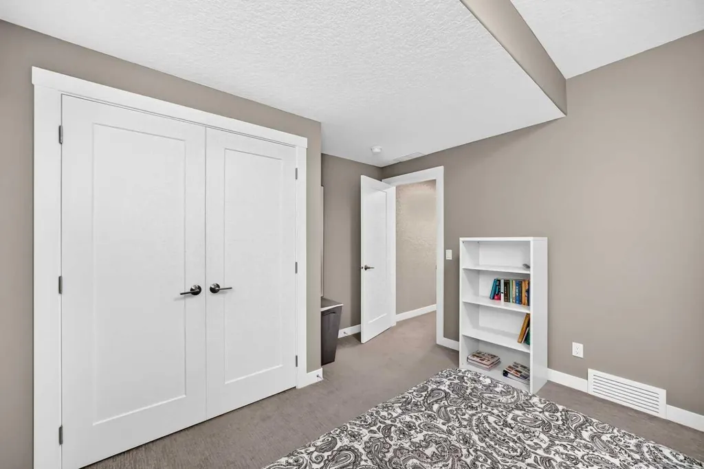 33 Aspen Summit Circle SW Calgary AB T3H 0Z7