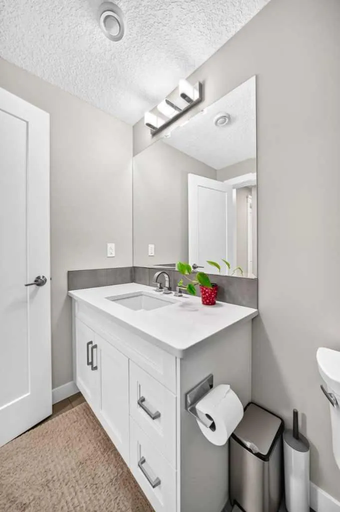 33 Aspen Summit Circle SW Calgary AB T3H 0Z7