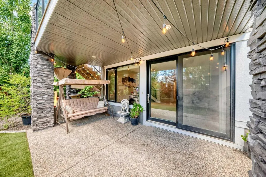 33 Aspen Summit Circle SW Calgary AB T3H 0Z7