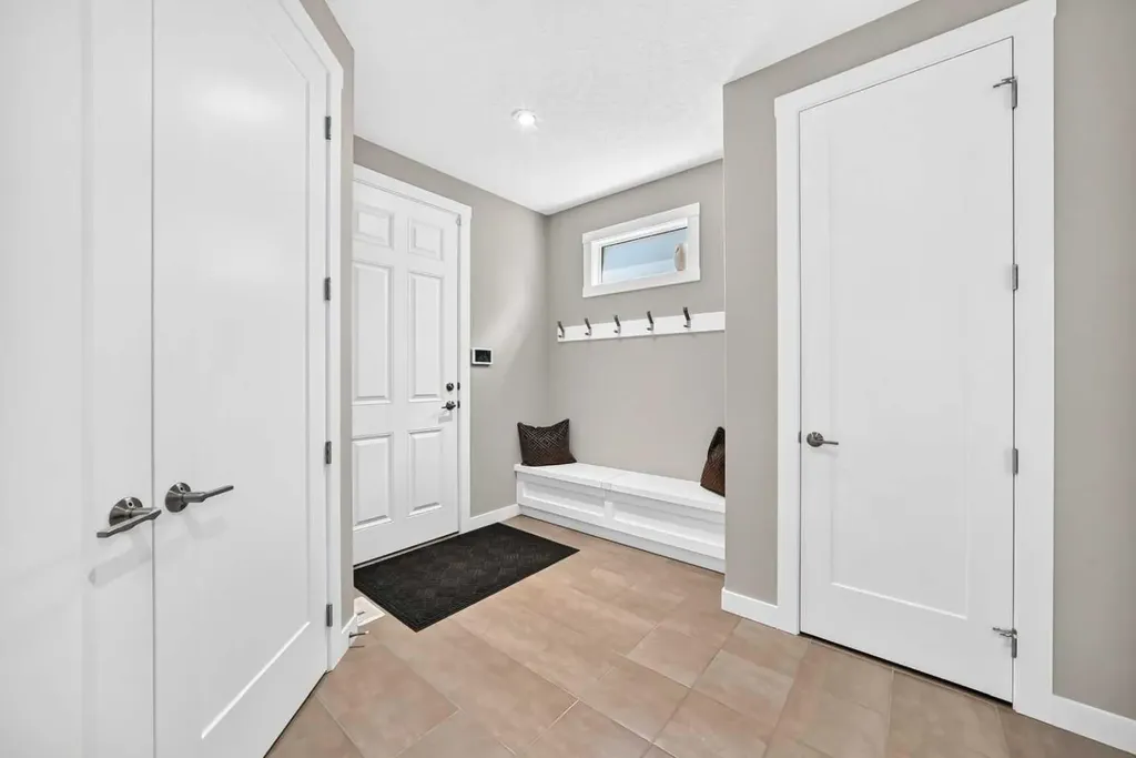 33 Aspen Summit Circle SW Calgary AB T3H 0Z7