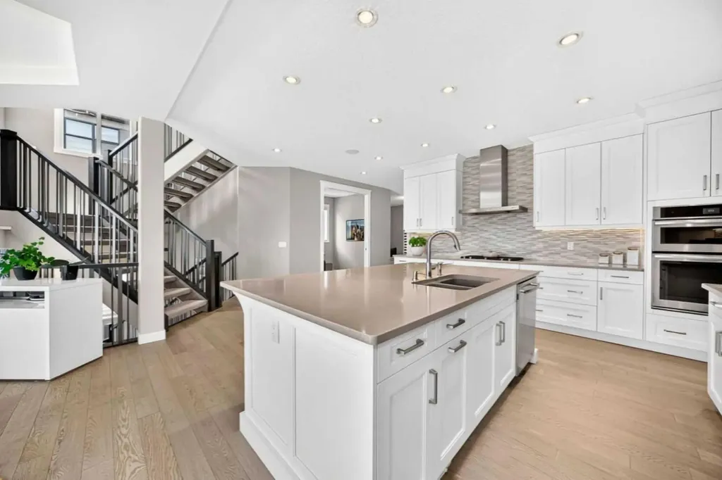 33 Aspen Summit Circle SW Calgary AB T3H 0Z7