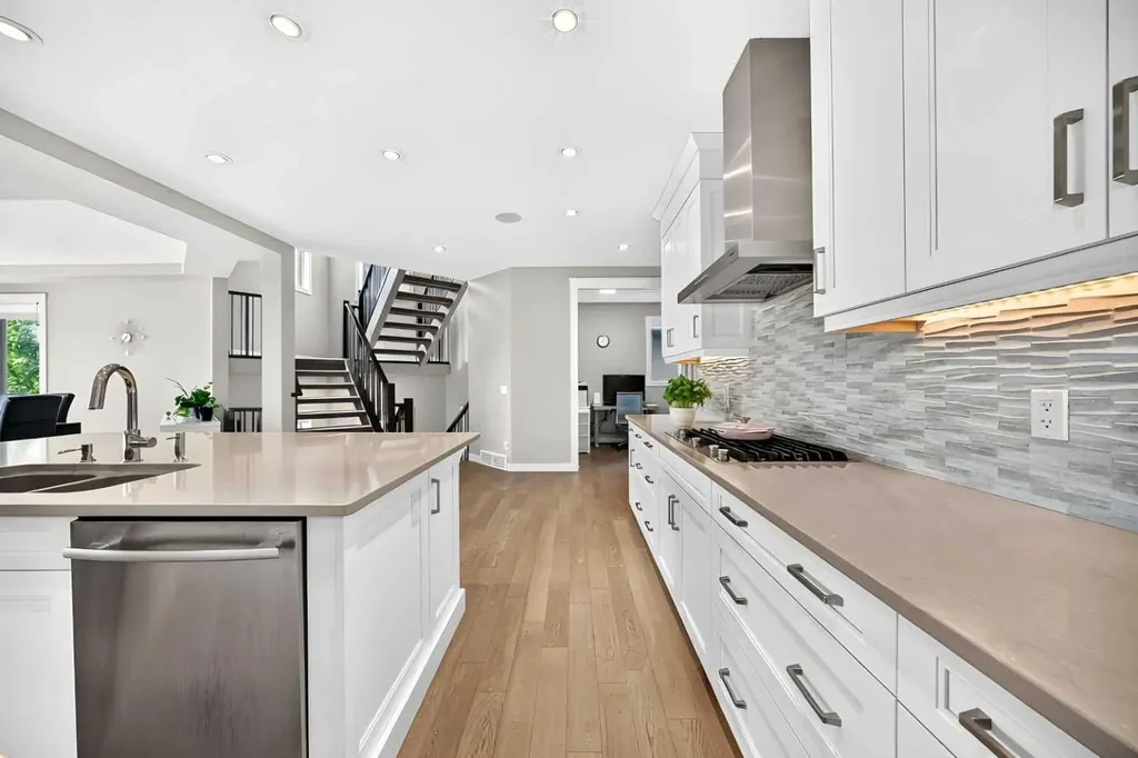 33 Aspen Summit Circle SW Calgary AB T3H 0Z7