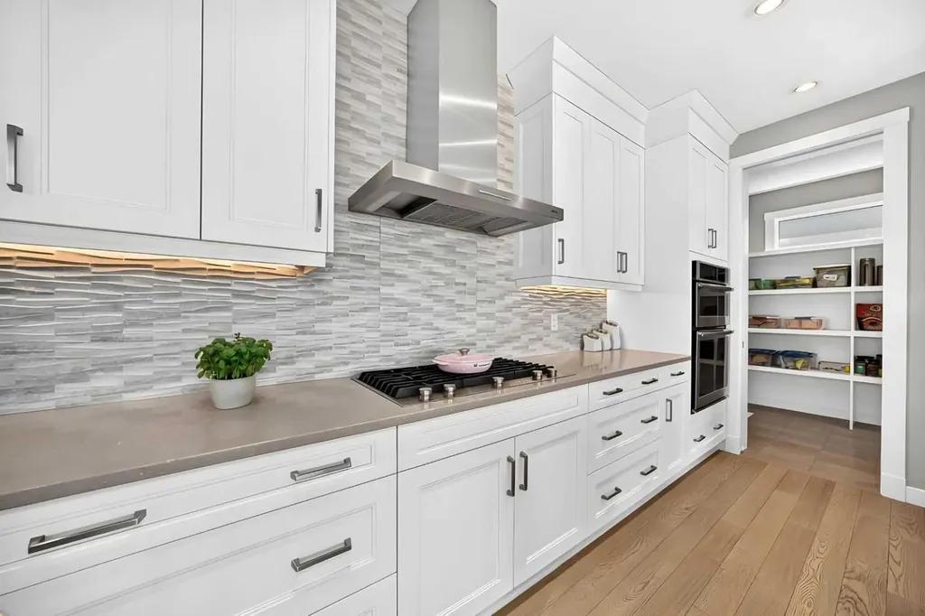 33 Aspen Summit Circle SW Calgary AB T3H 0Z7
