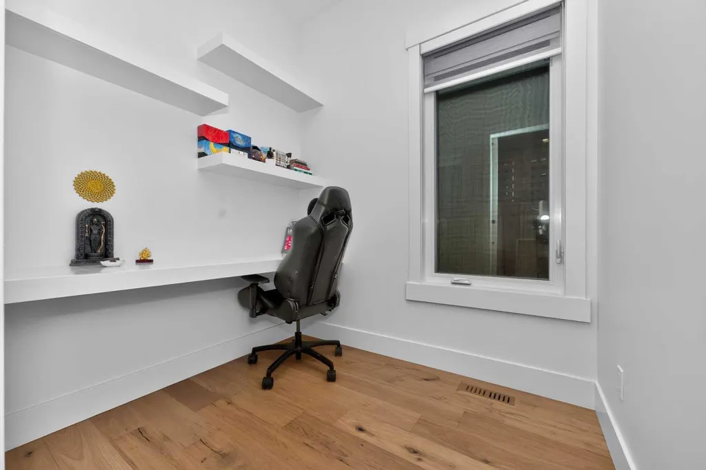 219 18 Avenue NE Calgary AB T2E 1N3