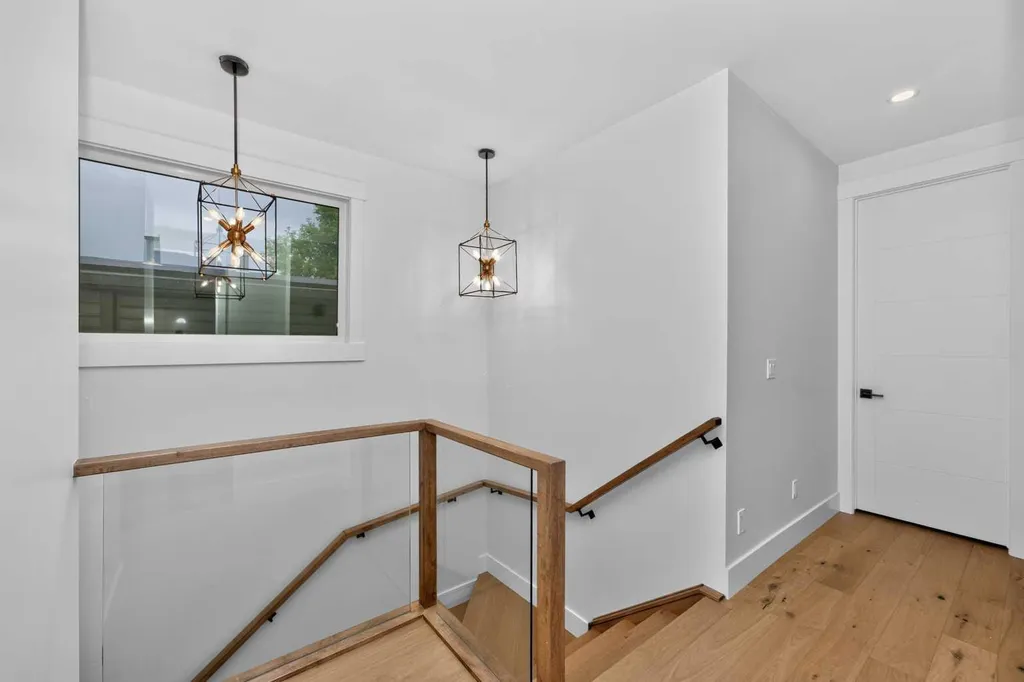 219 18 Avenue NE Calgary AB T2E 1N3