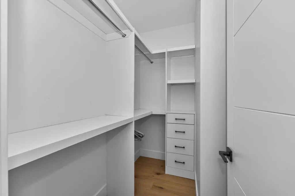 219 18 Avenue NE Calgary AB T2E 1N3