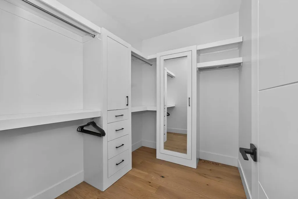 219 18 Avenue NE Calgary AB T2E 1N3