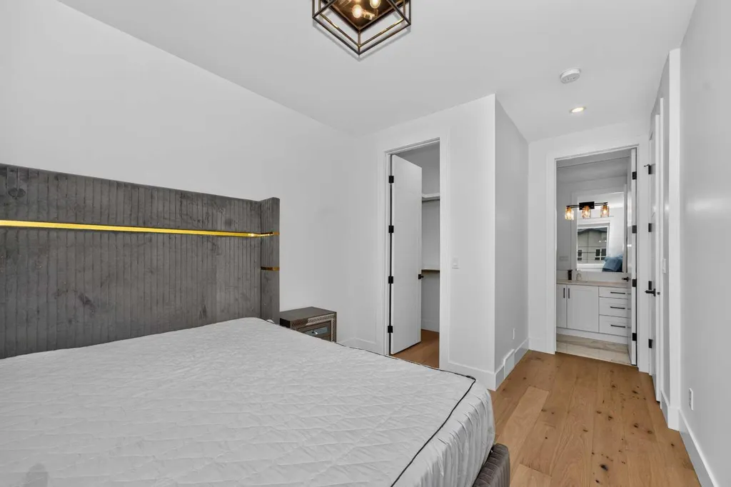 219 18 Avenue NE Calgary AB T2E 1N3