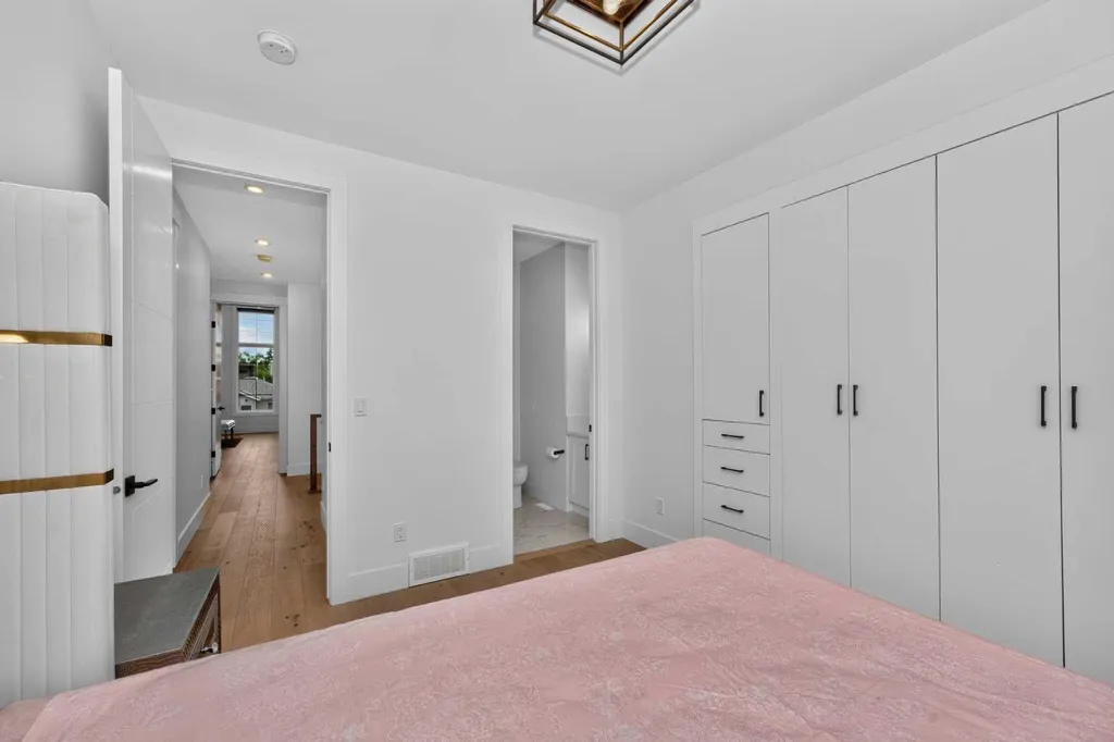219 18 Avenue NE Calgary AB T2E 1N3