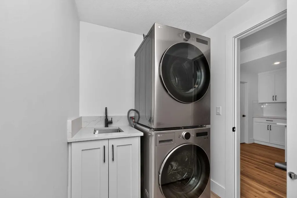 219 18 Avenue NE Calgary AB T2E 1N3