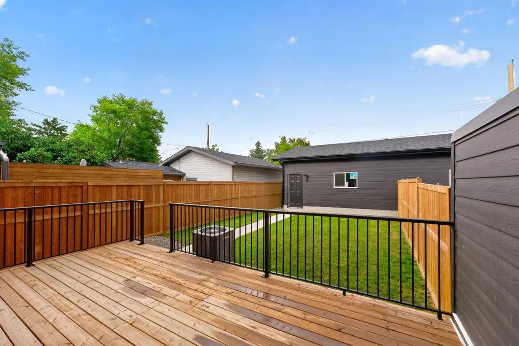 219 18 Avenue NE Calgary AB T2E 1N3
