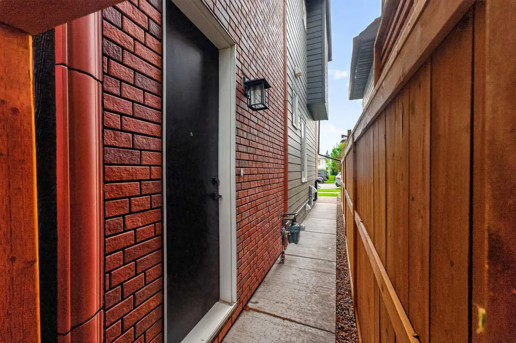 219 18 Avenue NE Calgary AB T2E 1N3