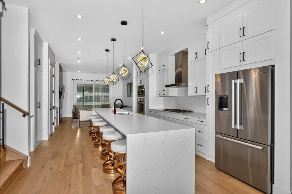 219 18 Avenue NE Calgary AB T2E 1N3