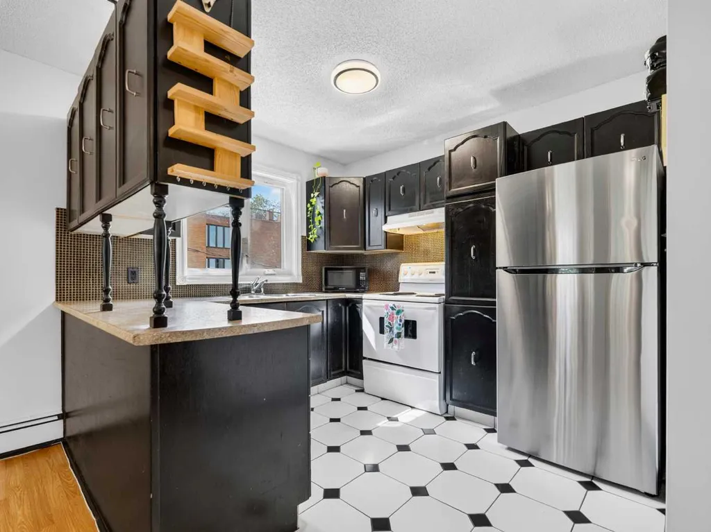 402 4 Avenue NE Calgary AB T2E0J5