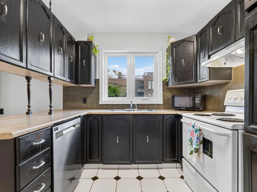 402 4 Avenue NE Calgary AB T2E0J5