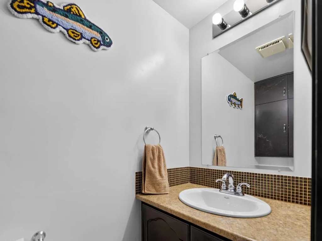 402 4 Avenue NE Calgary AB T2E0J5