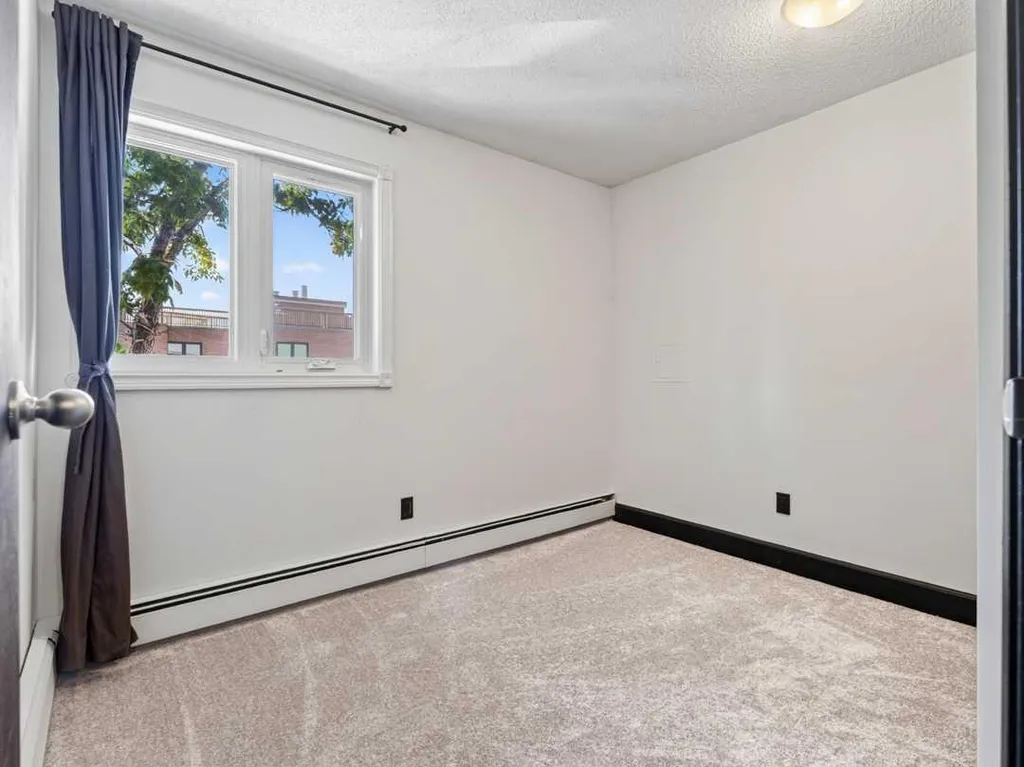 402 4 Avenue NE Calgary AB T2E0J5