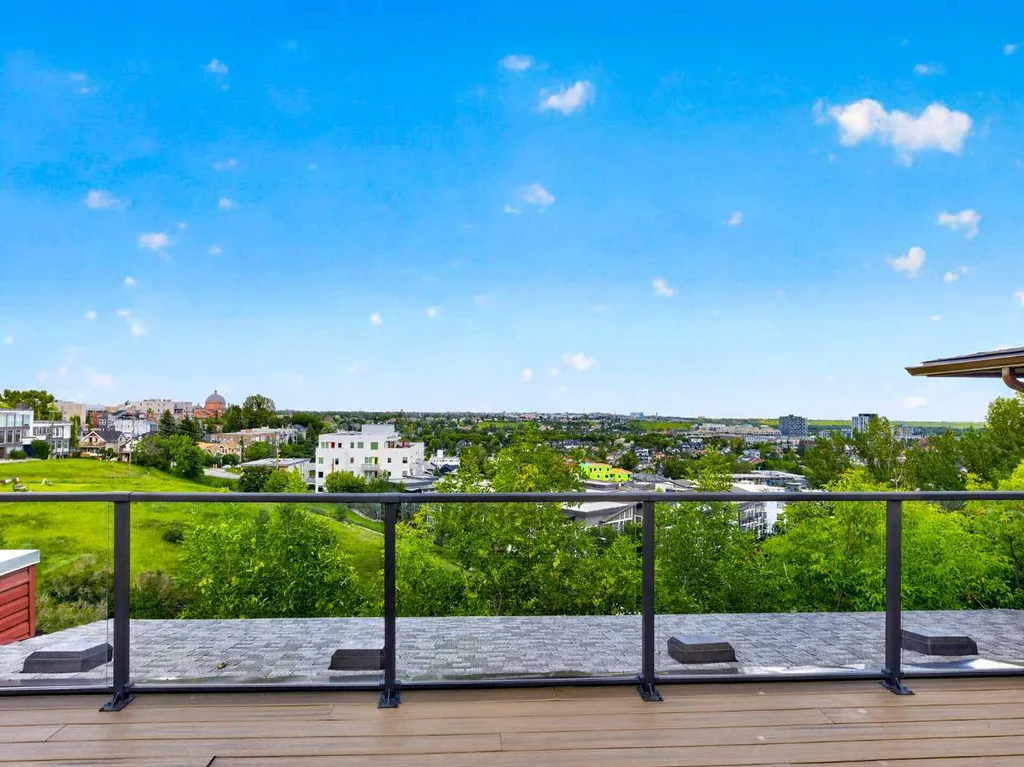 402 4 Avenue NE Calgary AB T2E0J5