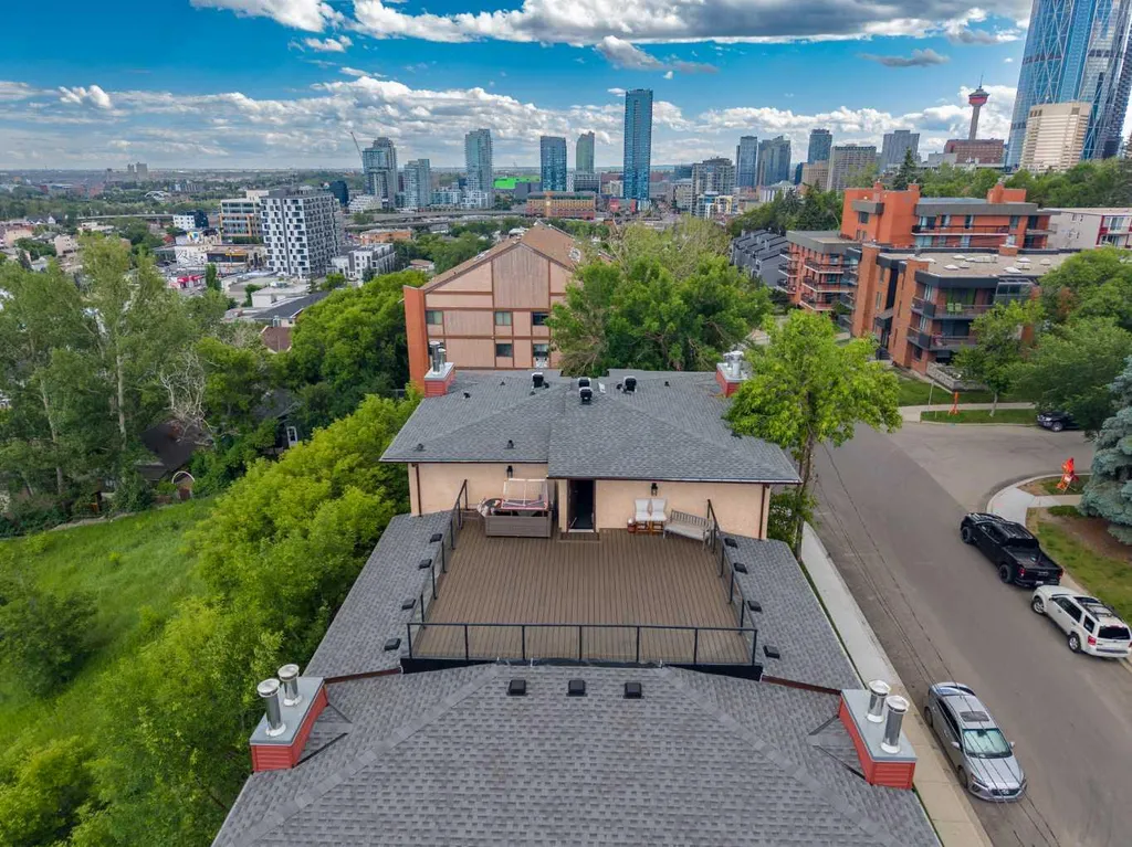 402 4 Avenue NE Calgary AB T2E0J5