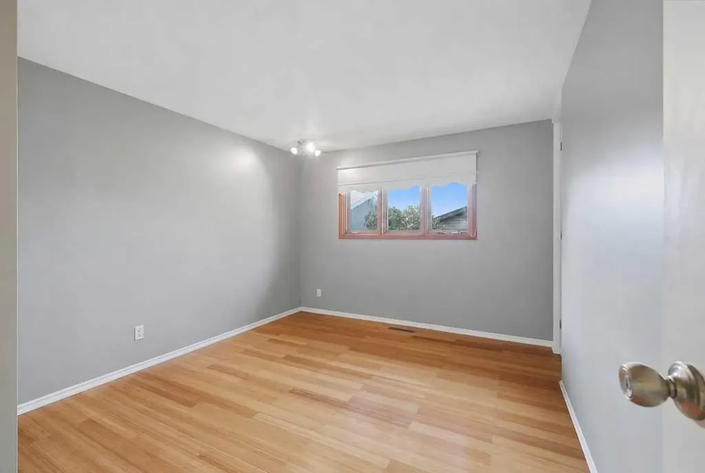 6124 Hamilton Drive Red Deer AB T4N 5Z4