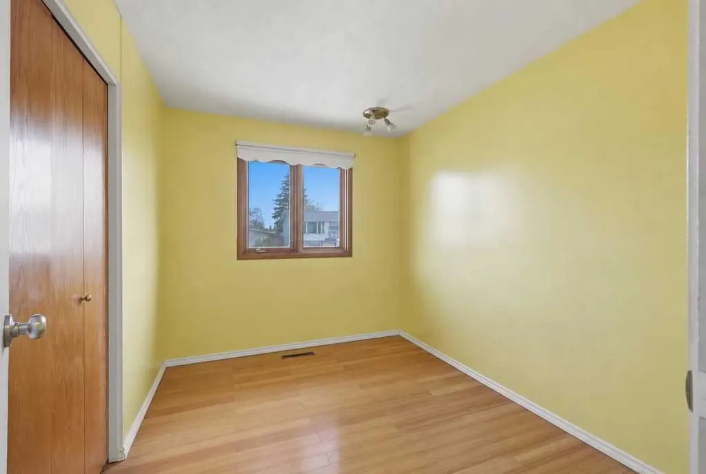 6124 Hamilton Drive Red Deer AB T4N 5Z4