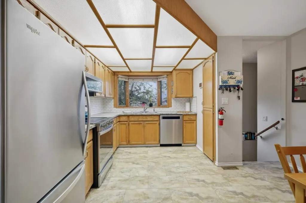 6124 Hamilton Drive Red Deer AB T4N 5Z4