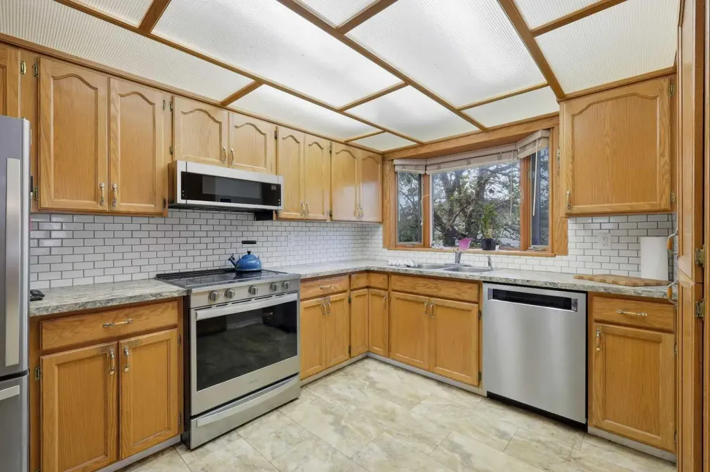 6124 Hamilton Drive Red Deer AB T4N 5Z4