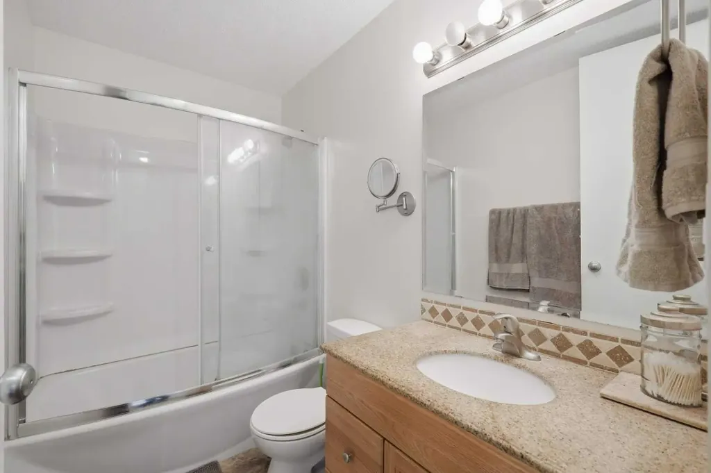 6124 Hamilton Drive Red Deer AB T4N 5Z4