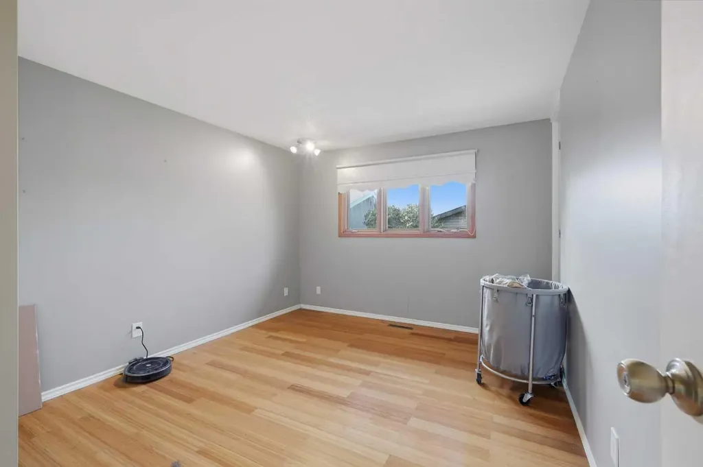6124 Hamilton Drive Red Deer AB T4N 5Z4
