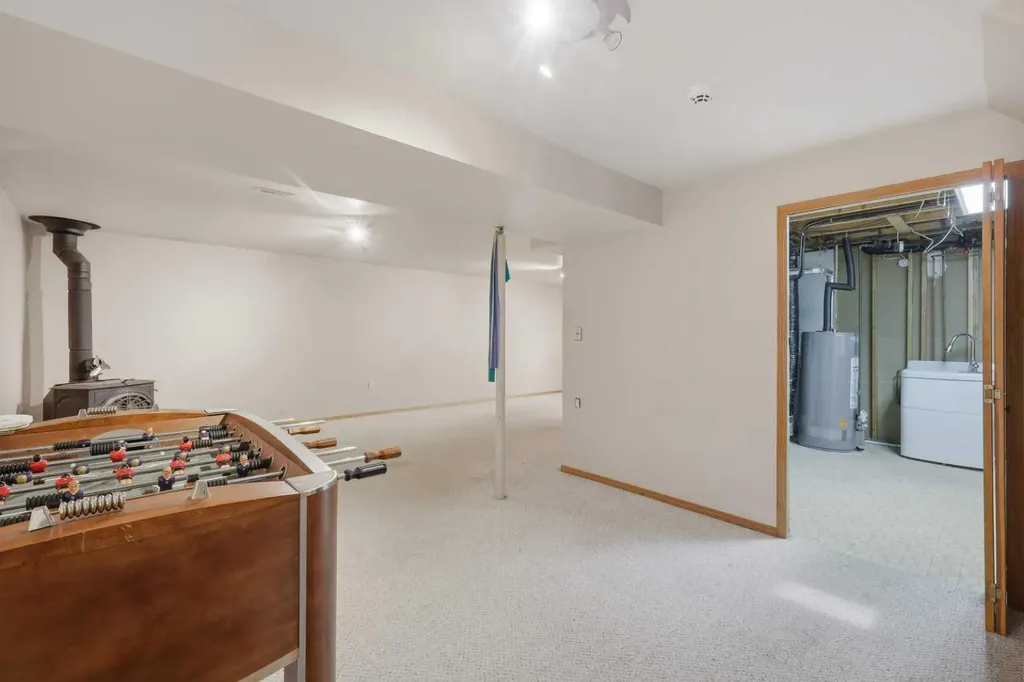 6124 Hamilton Drive Red Deer AB T4N 5Z4