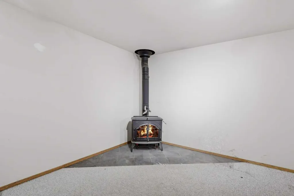 6124 Hamilton Drive Red Deer AB T4N 5Z4