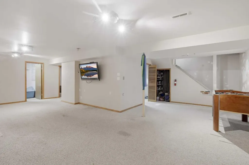 6124 Hamilton Drive Red Deer AB T4N 5Z4
