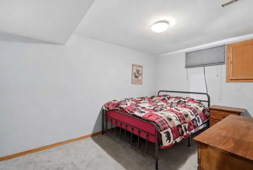 6124 Hamilton Drive Red Deer AB T4N 5Z4
