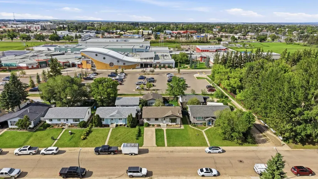 6124 Hamilton Drive Red Deer AB T4N 5Z4