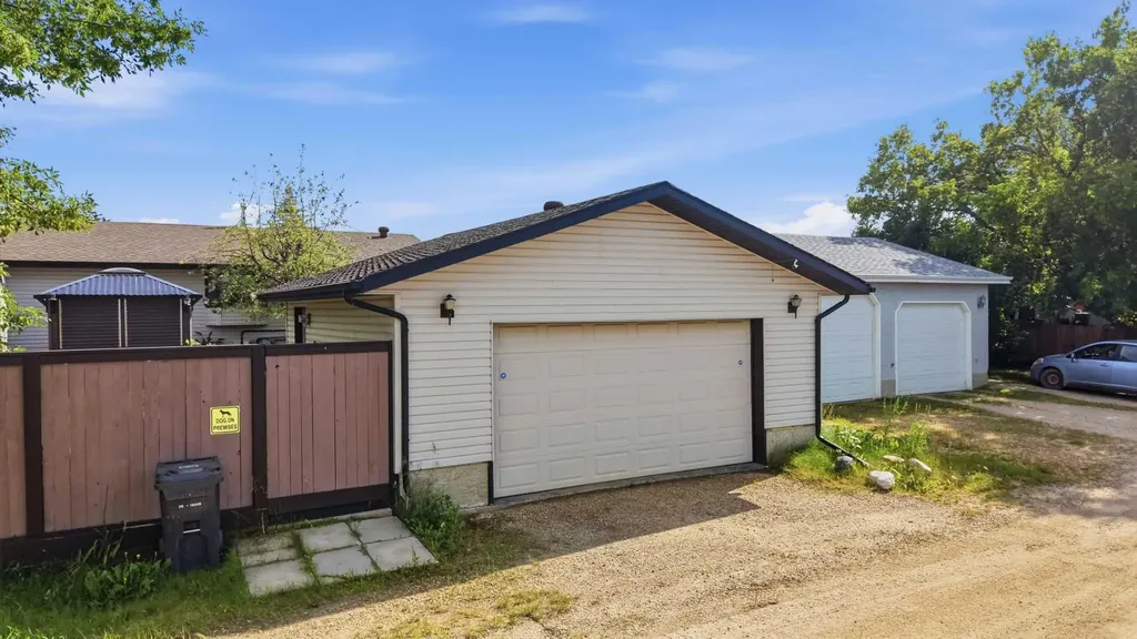 6124 Hamilton Drive Red Deer AB T4N 5Z4