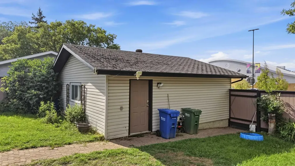 6124 Hamilton Drive Red Deer AB T4N 5Z4