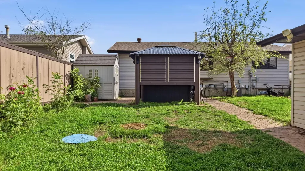6124 Hamilton Drive Red Deer AB T4N 5Z4